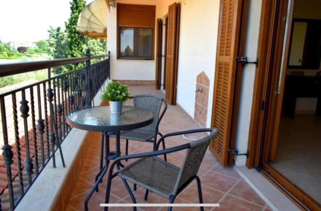 Luxury Appartment, Only 7 Minutes From Thessaloniki Airport And 15 Minutes From City Center ,For 8-23 People Also For Gatherings And Parties Neon Rysion Bagian luar foto